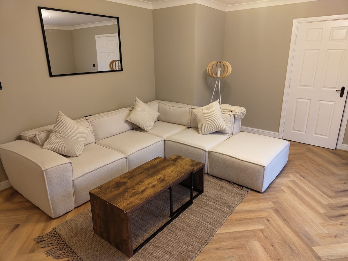 2 Bedroom Apartment In Manchester - Stretford - OT