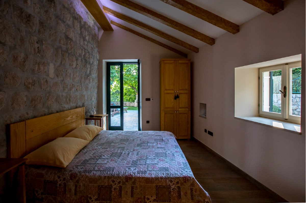 Relax in a dalmatian stone house