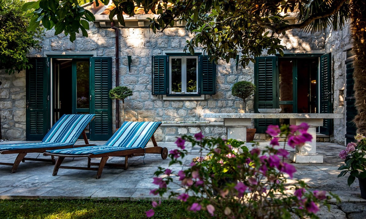 Relax in a dalmatian stone house
