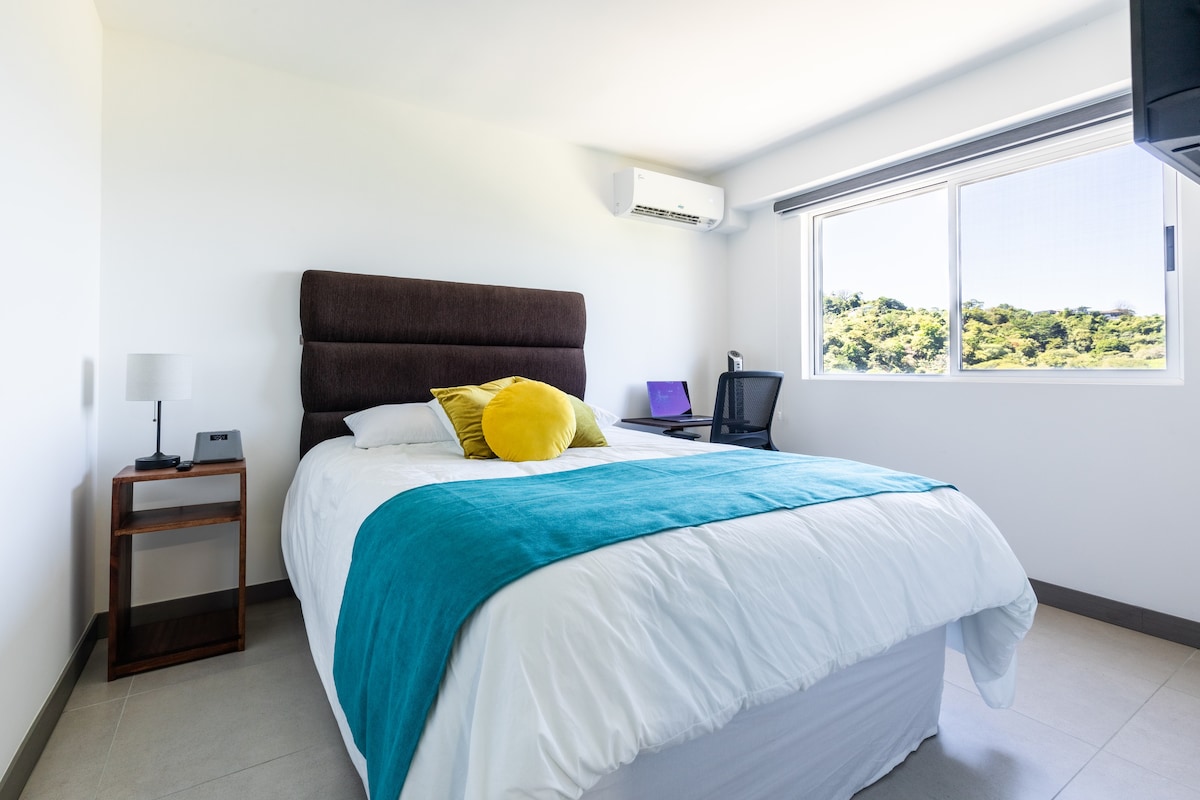 11th Floor | Sea View | QUEEN BED | Playa Mantas