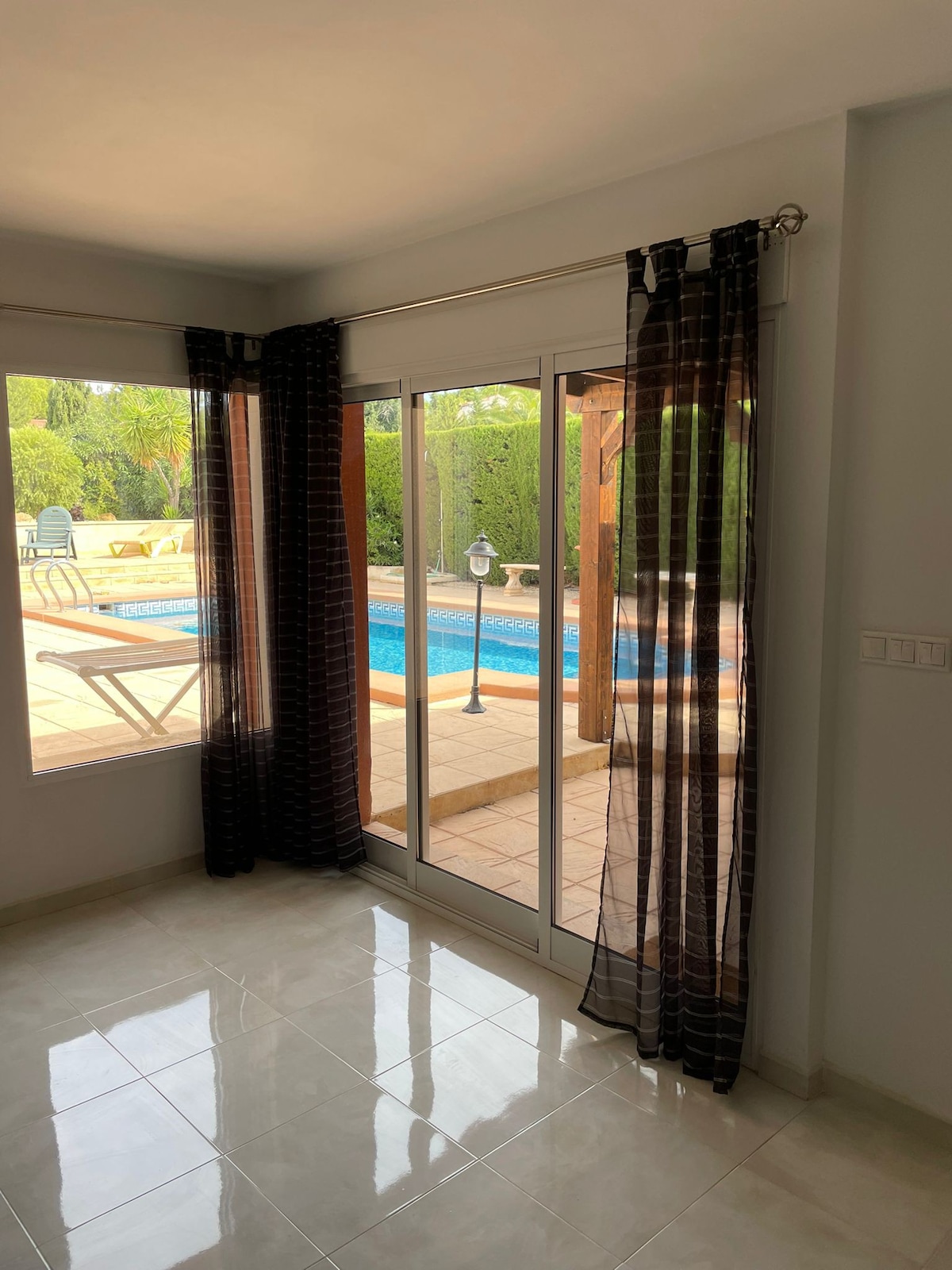 Beautiful villa and pool, ideal for 2 families