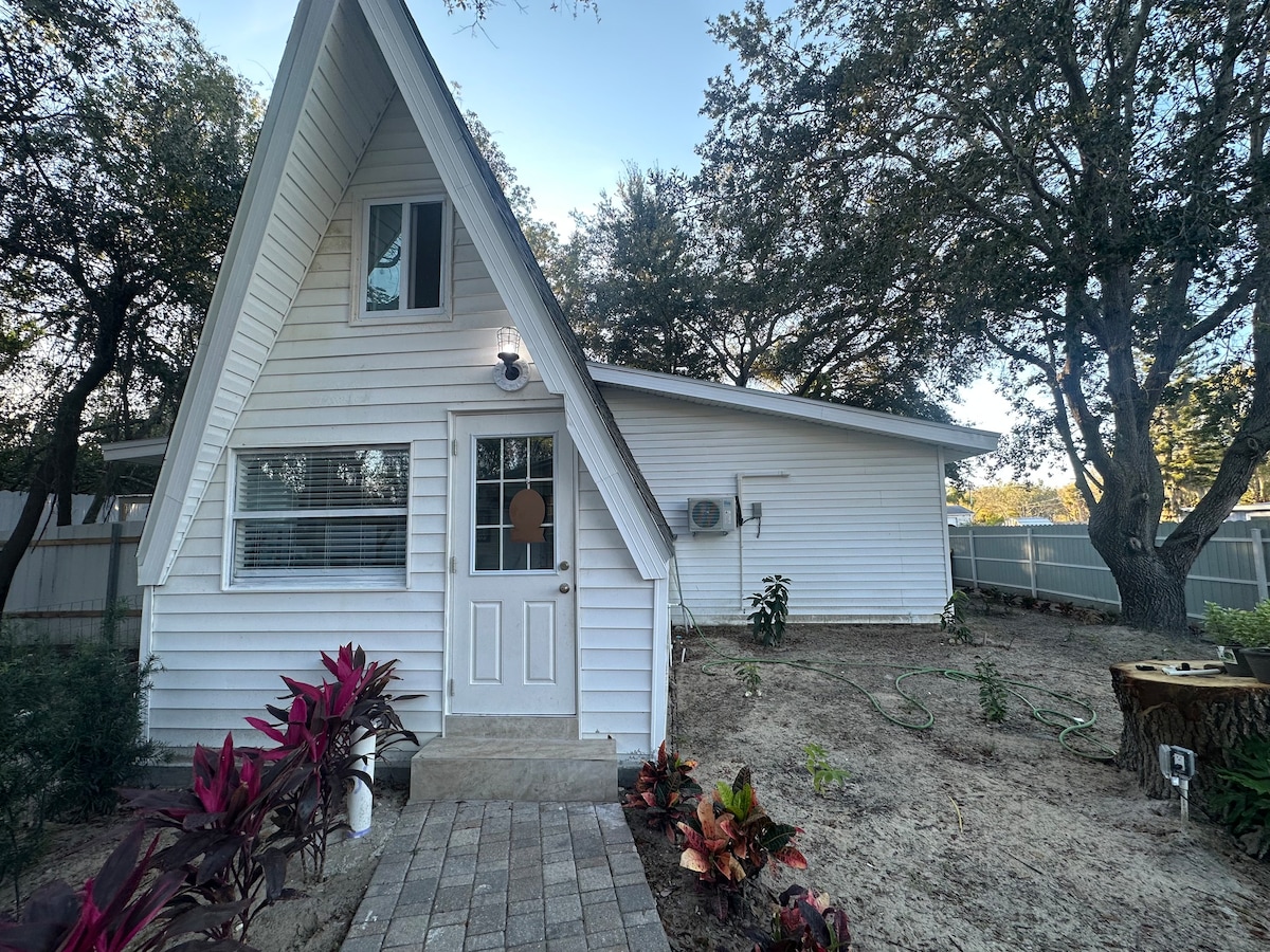 Tropical Cabin