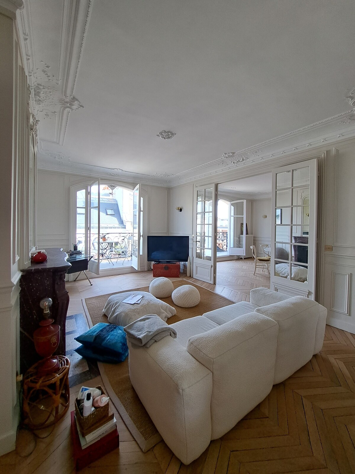 Parisian flat with balconies, A/C in 2 bedroom