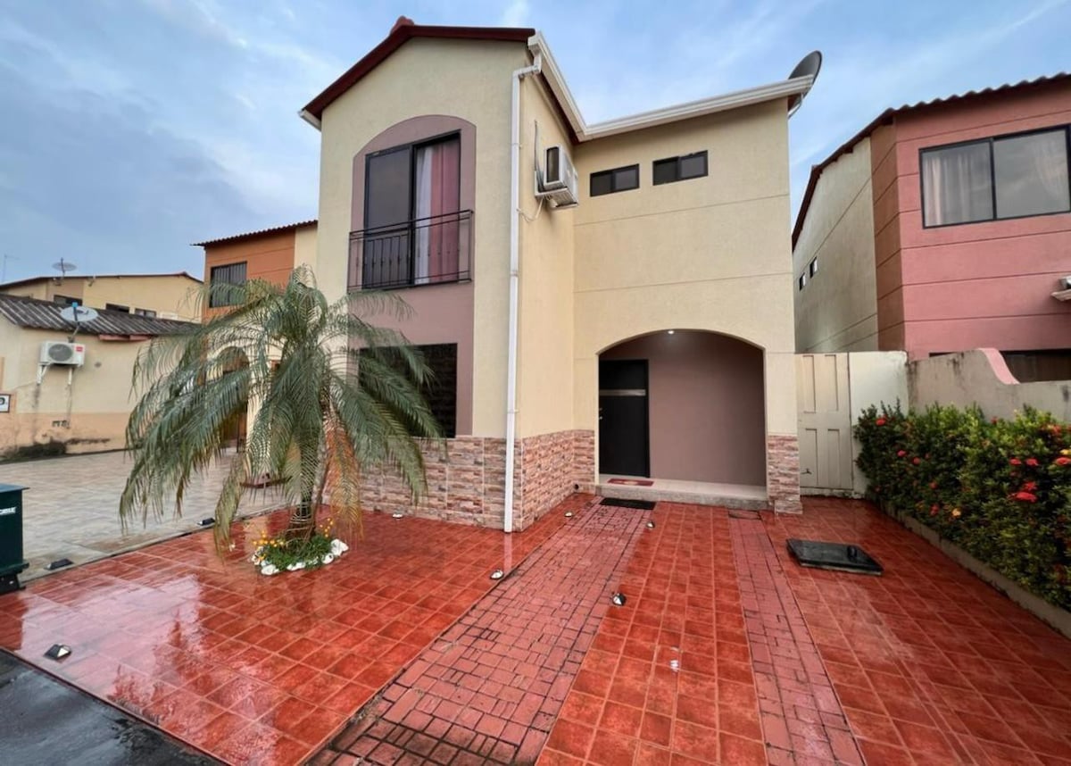 Family Home in Safe Gated Community in Guayaquil