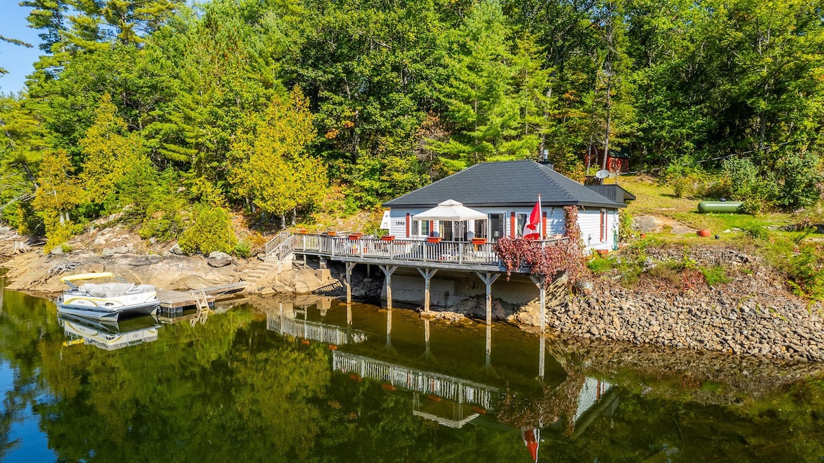 Lakefront Cottage on Redstone Lake