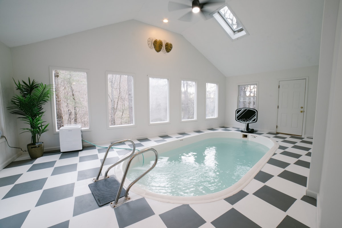 South Holston Round House + Pool