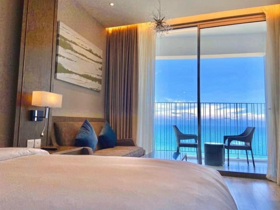 Studio Panorama Ocean View with King bed
