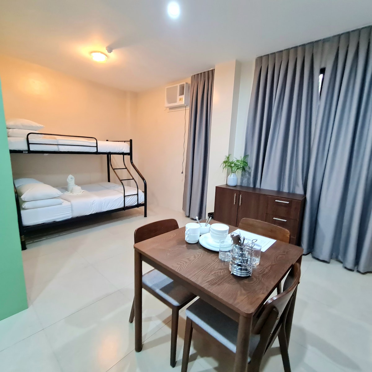 Family Stay 5mins to City Center 15mins to Panglao