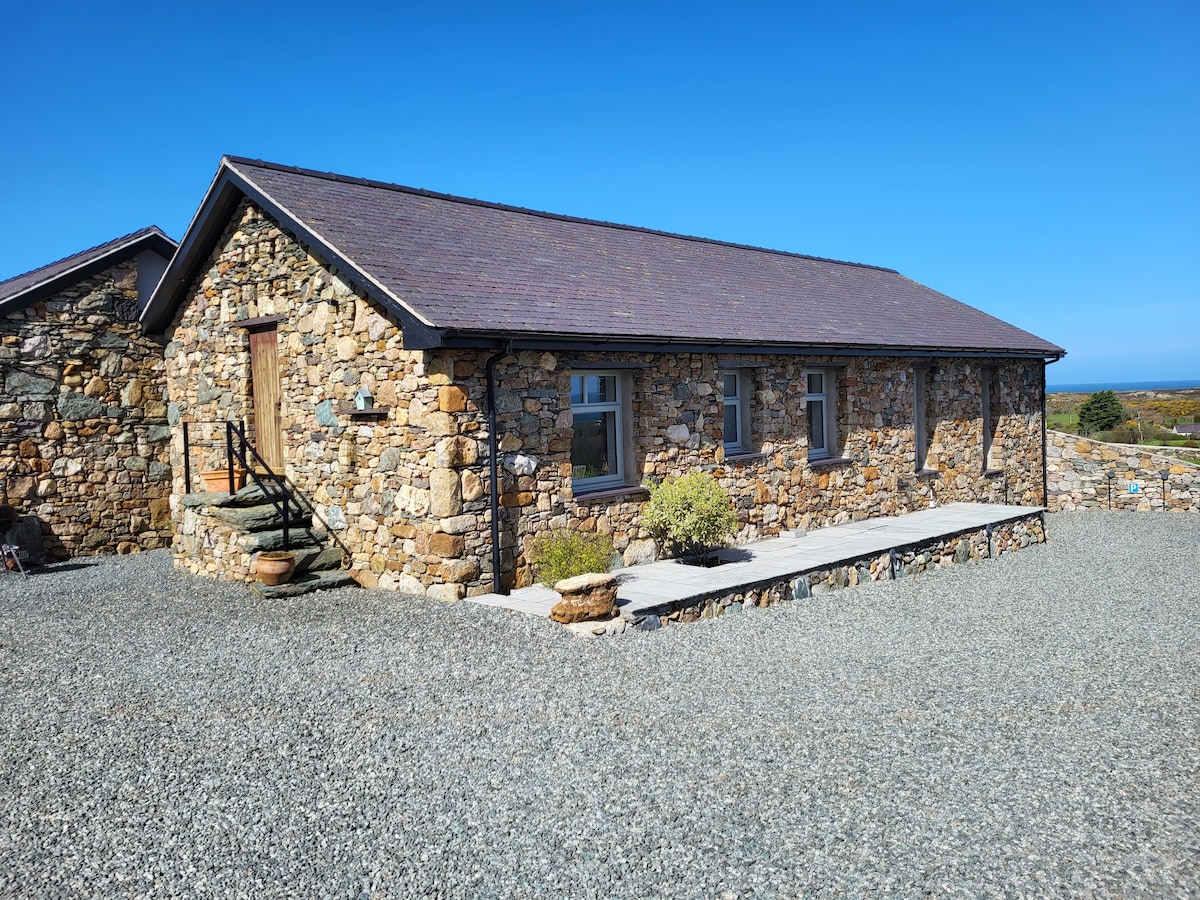 Bespoke Stone Cottage with spectacular sea views