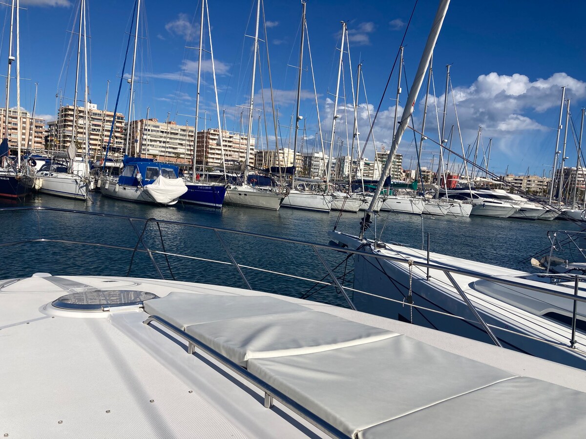 Luxury 13m yacht in Santa Pola.