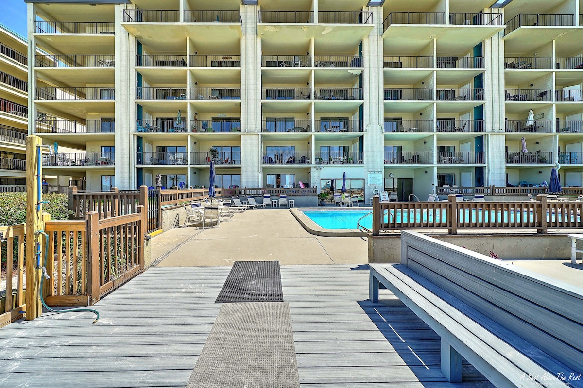 1BR/2BA on Beach-Sleeps 6-ME402