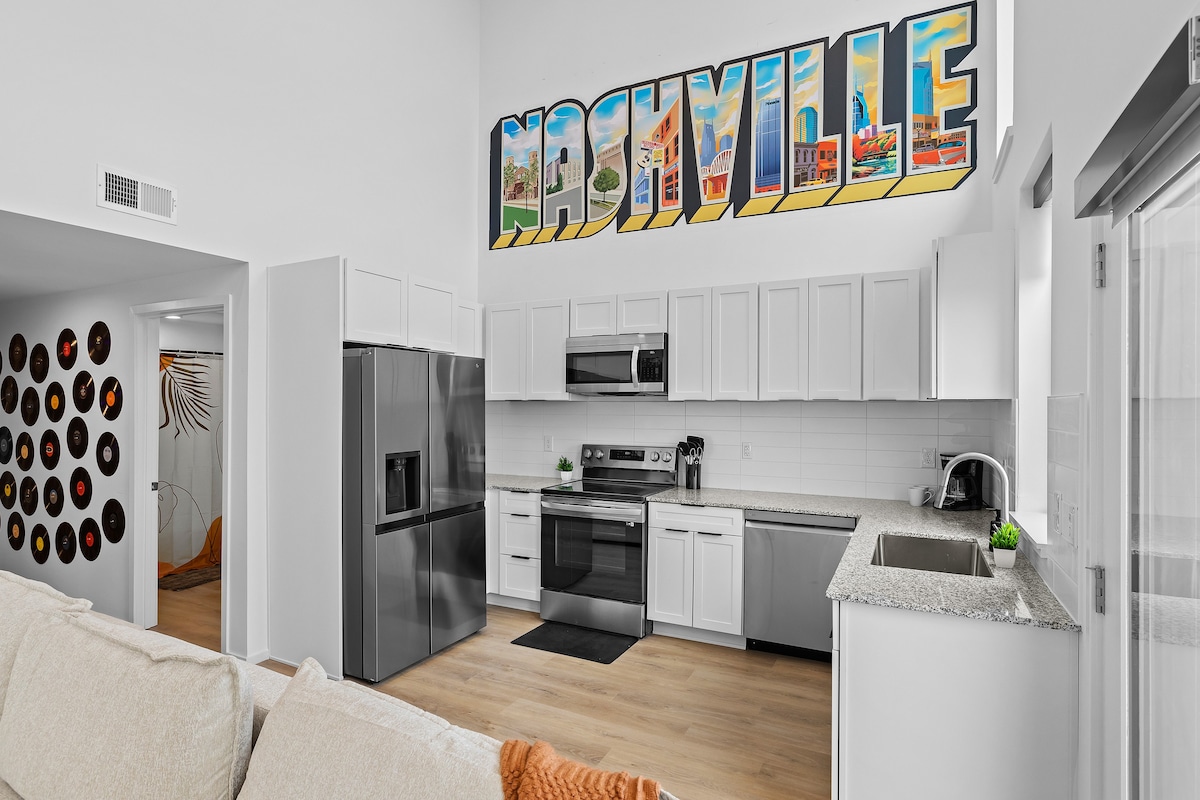 Nashville Getaway with Loft and Patio - Sleeps 6!