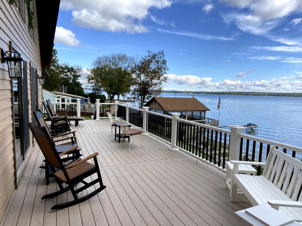 Exceptional Lakefront Getaway - Lots of Activities