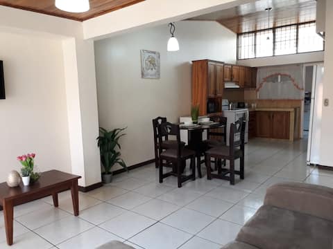 Kubo Home House 4 Bedrooms 5 mins SJO Airport