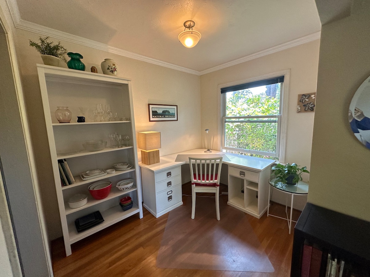 vintage50s bungalow/goldenoak floors/sweet garden