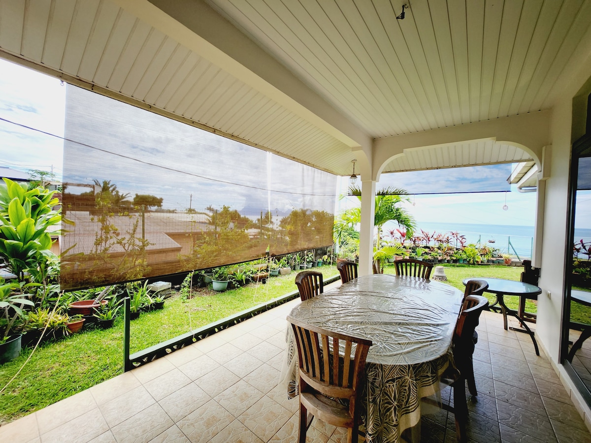 Cute house w/ view, Close to airport and downtown