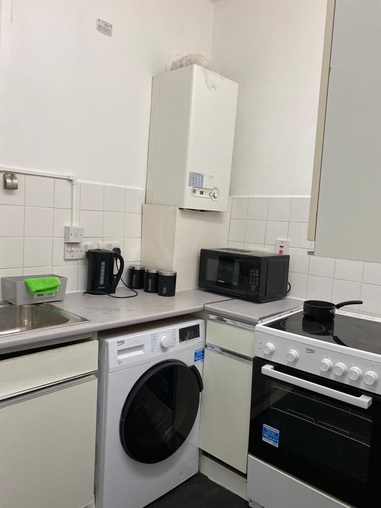 6 Bedroom House in Camden Town - up to 15 (C10)