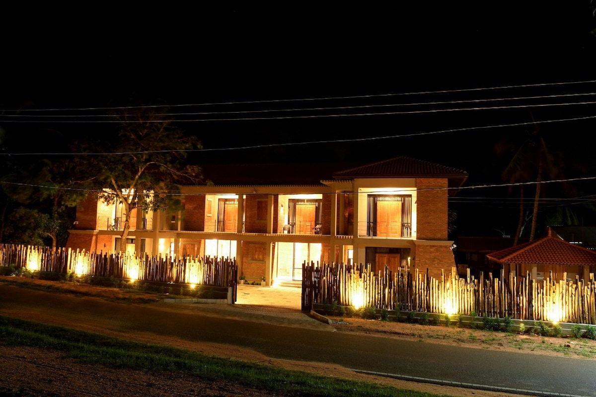 A Double Room in Anuradhapura (Dandelion)