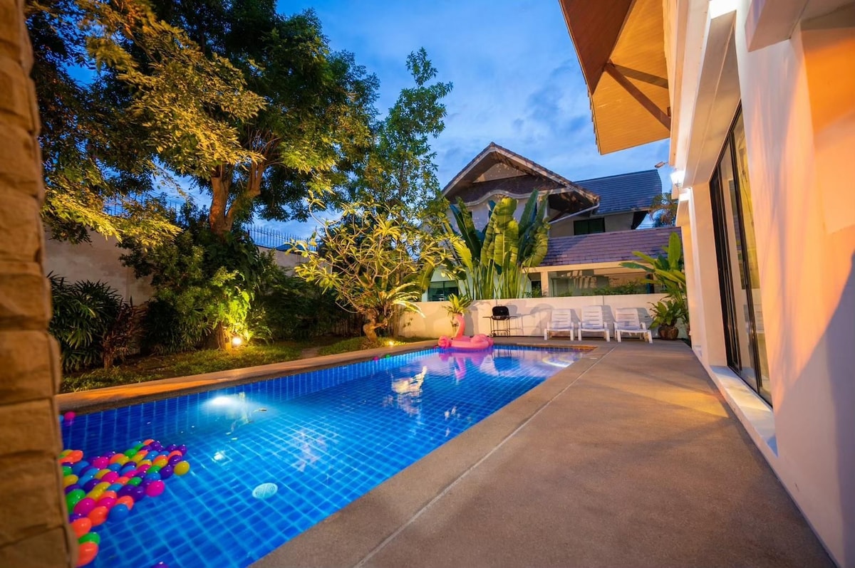 Center Pattaya 3BR Pool Villa