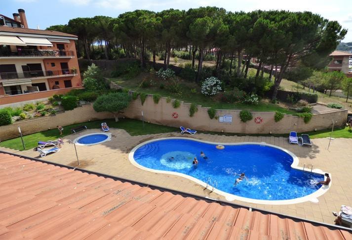 SunSea LLoret 2. Playa y piscina