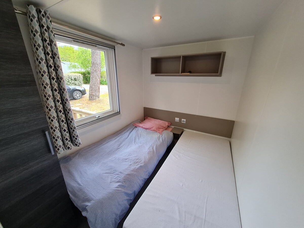 Mobil-home dans camping 4 *