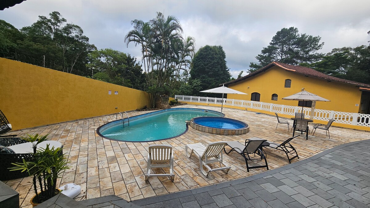 Chácara em Ribeirão Pires com piscina e lareira