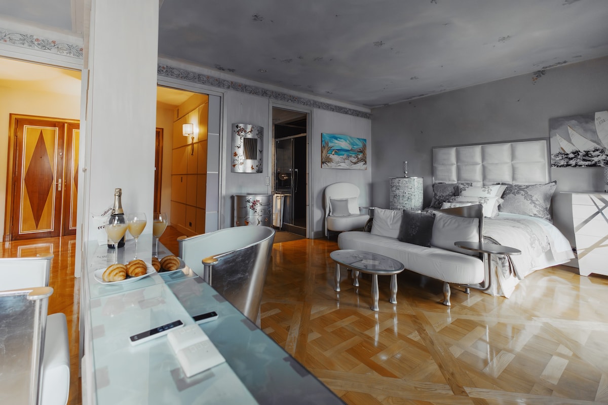 Luxury pied-à-terre in Avenue Montaigne