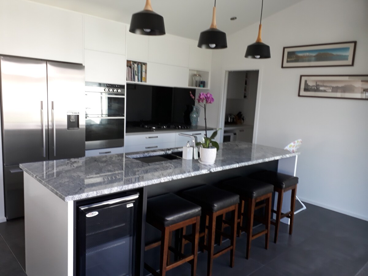 4BR Haven in Shotover: Perfect Family Getaway