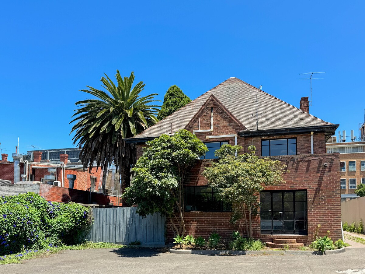 204 Bright Queen Room in SouthYarra