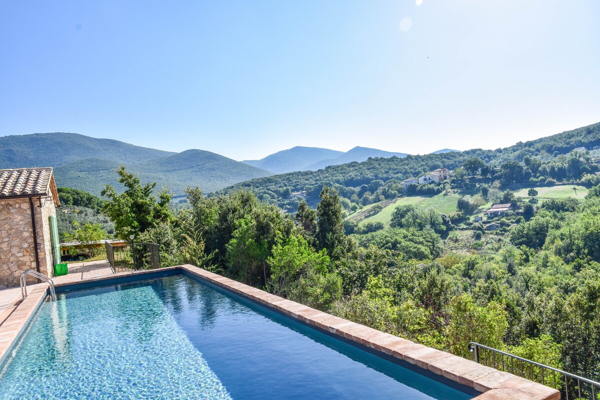 House with private pool and AC