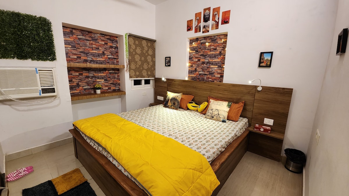 Luxurious Twin Apartment floor Near Assi Ghat-BHU!