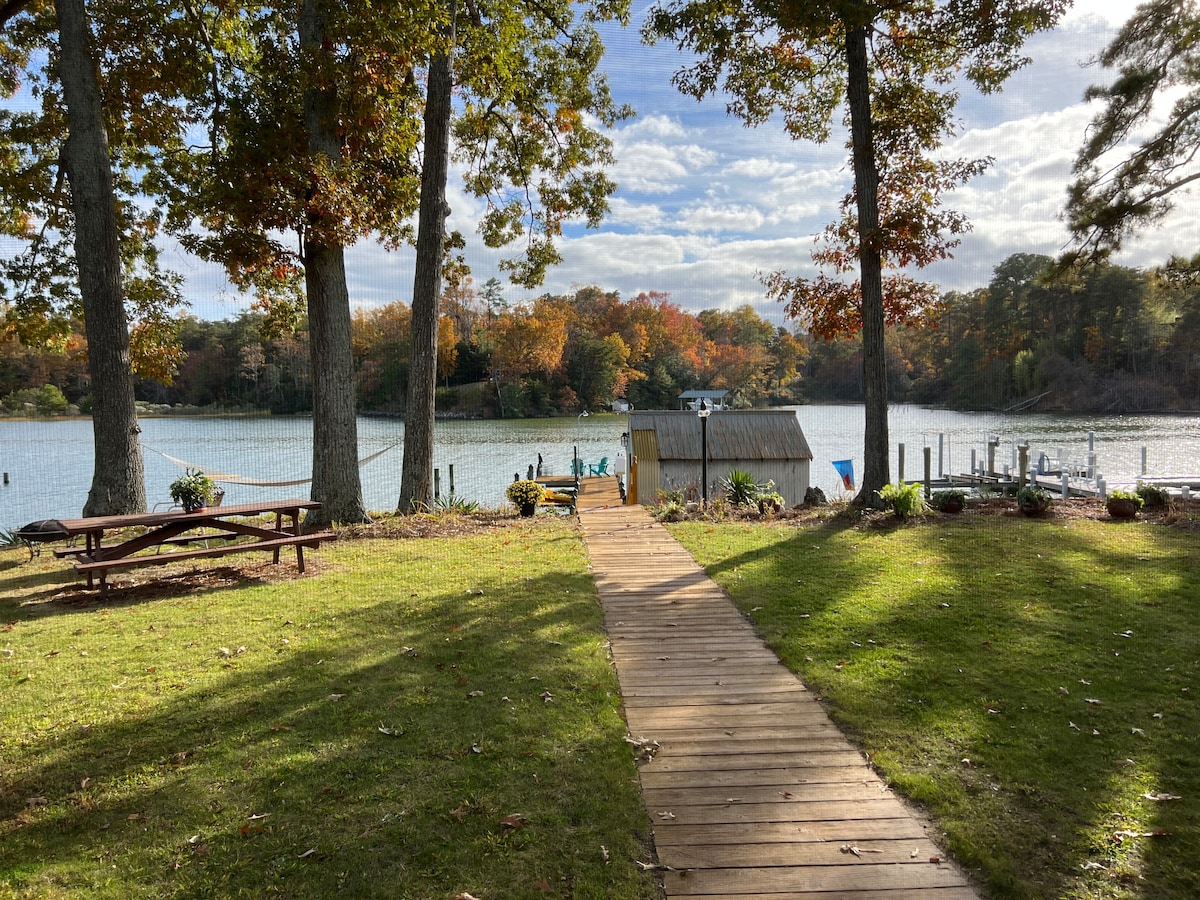 Rivah Mojo Waterfront-off Rappahannock River