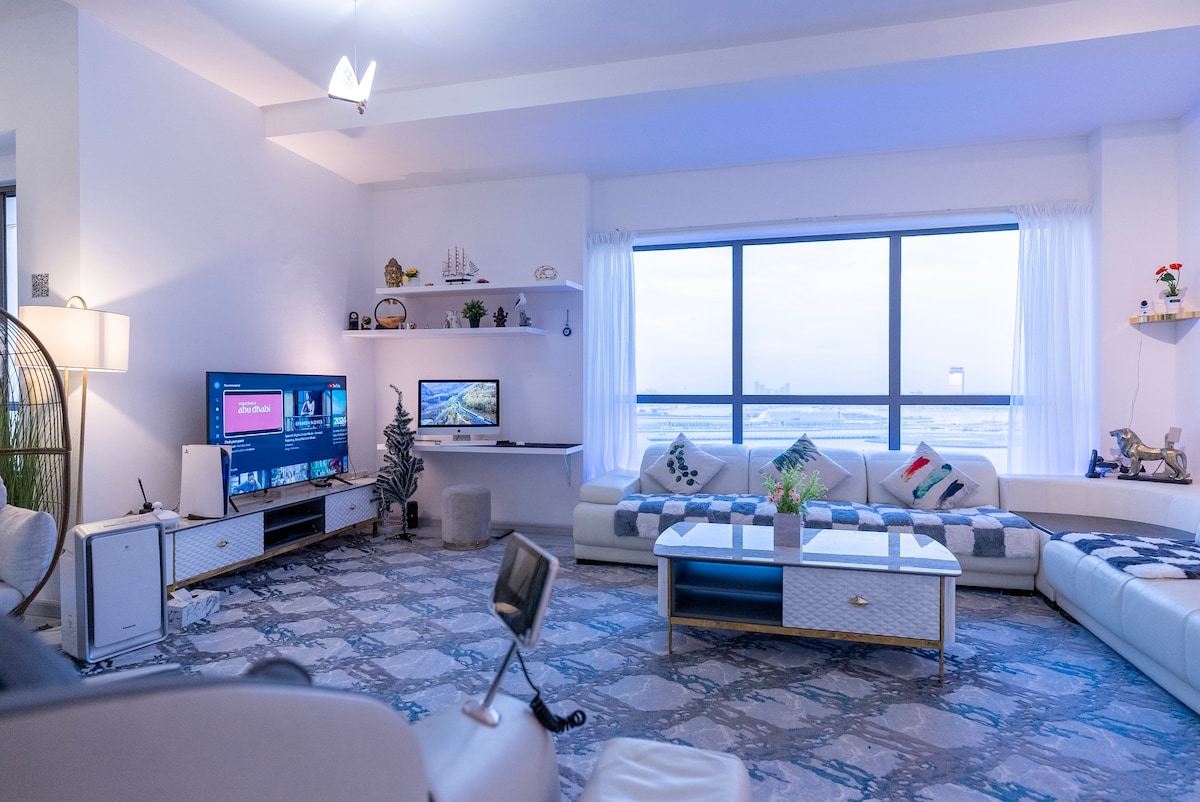 Luxury Hostel on Marina Beach