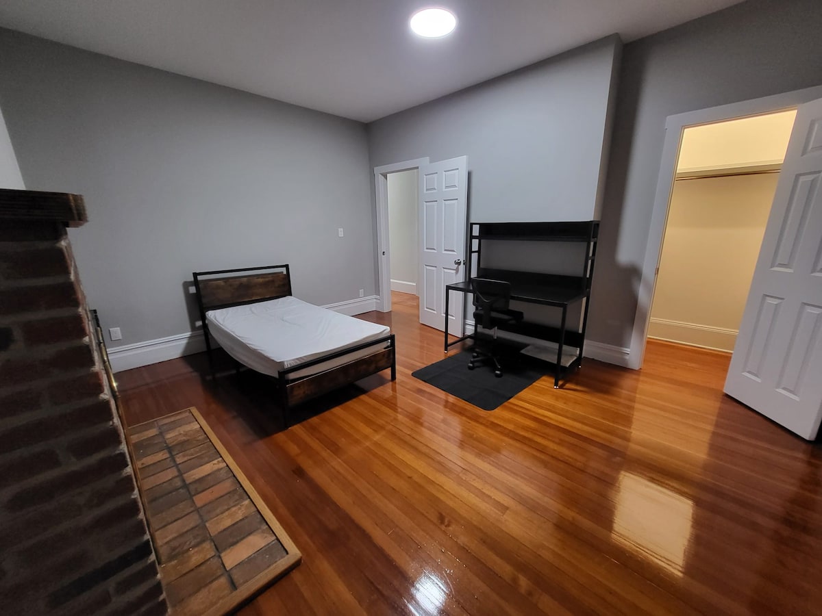 Rooms for rent in private condo