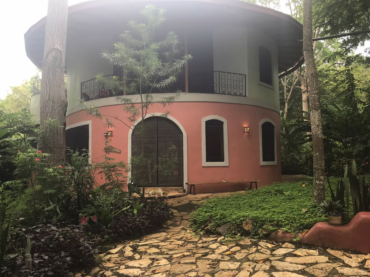 Ecological Wonder Farmhouse in Mombacho