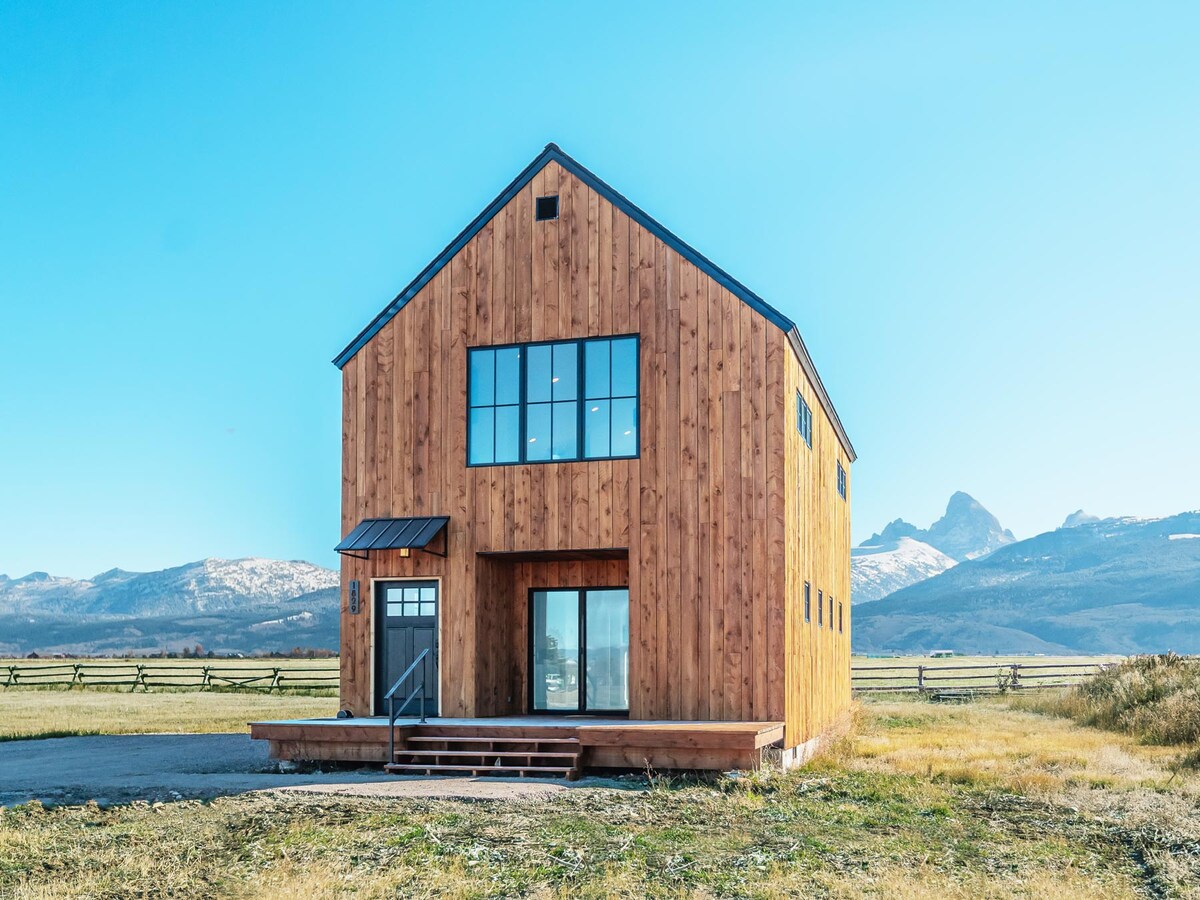 Ruby Sky 2: Modern Cabin with Grand Teton Views