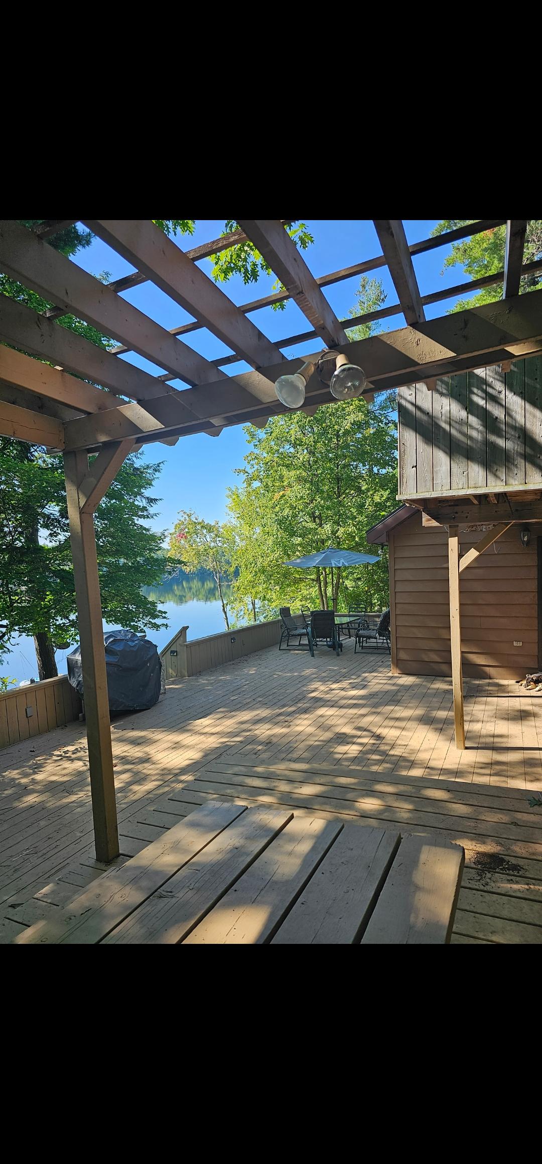 Beautiful Cottage on private Lake