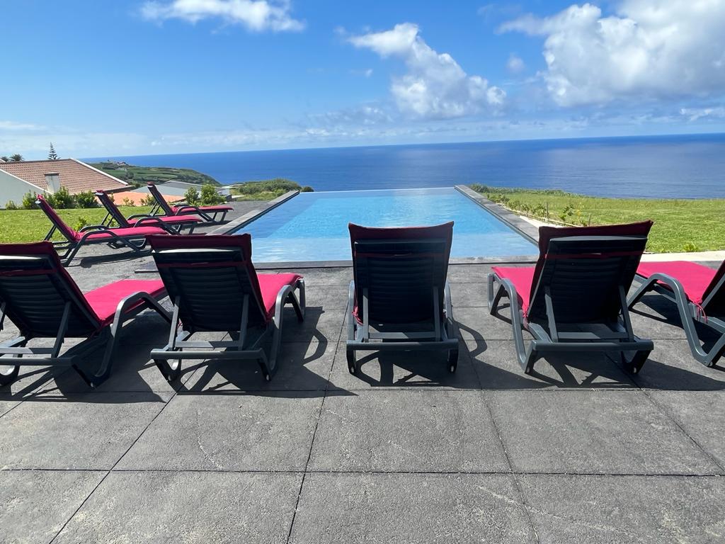 2 BR/ W/AC/Incredible Infinity Pool & Ocean Views