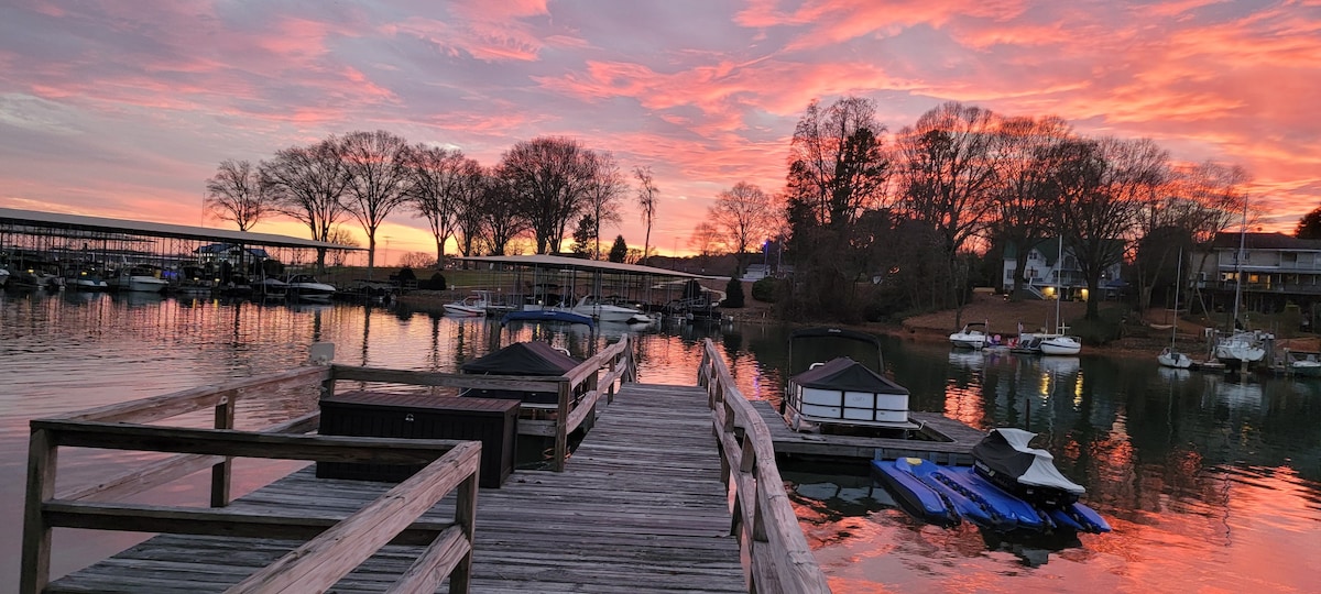 Surfside Shores on LKN - Lakefront w/Natural Beach