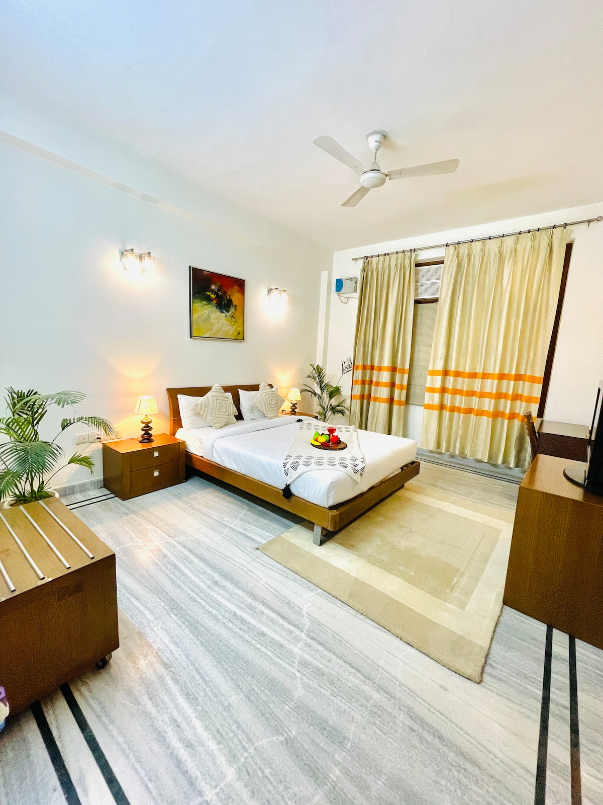 Modern and Comfort  3BHK Service Apartment, Sec 45