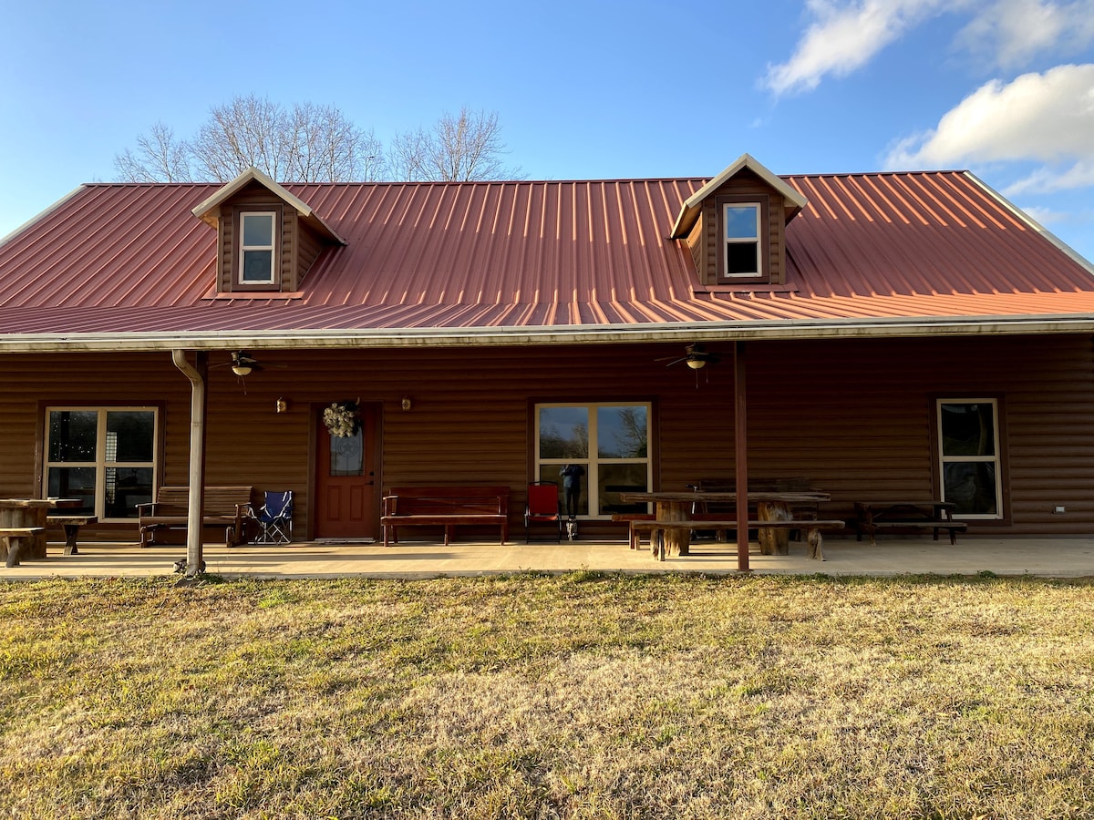 *In Direct Path of Eclipse* Secluded Cabin Getaway