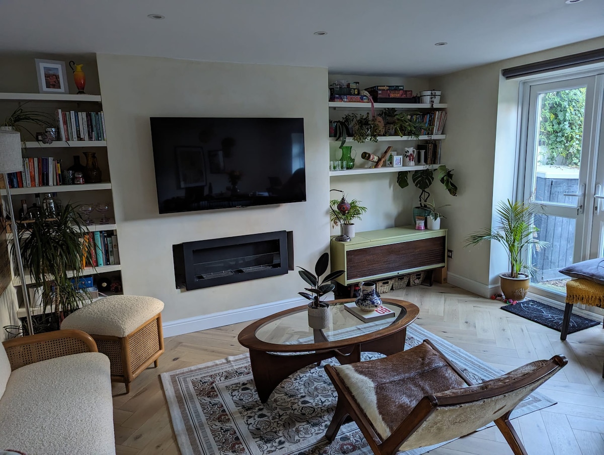 Stylish Flat in Victorian House