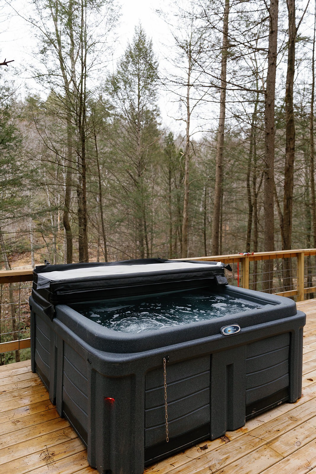 "The Perch" Elevated Woodsy Modern Stay w/ Hot Tub