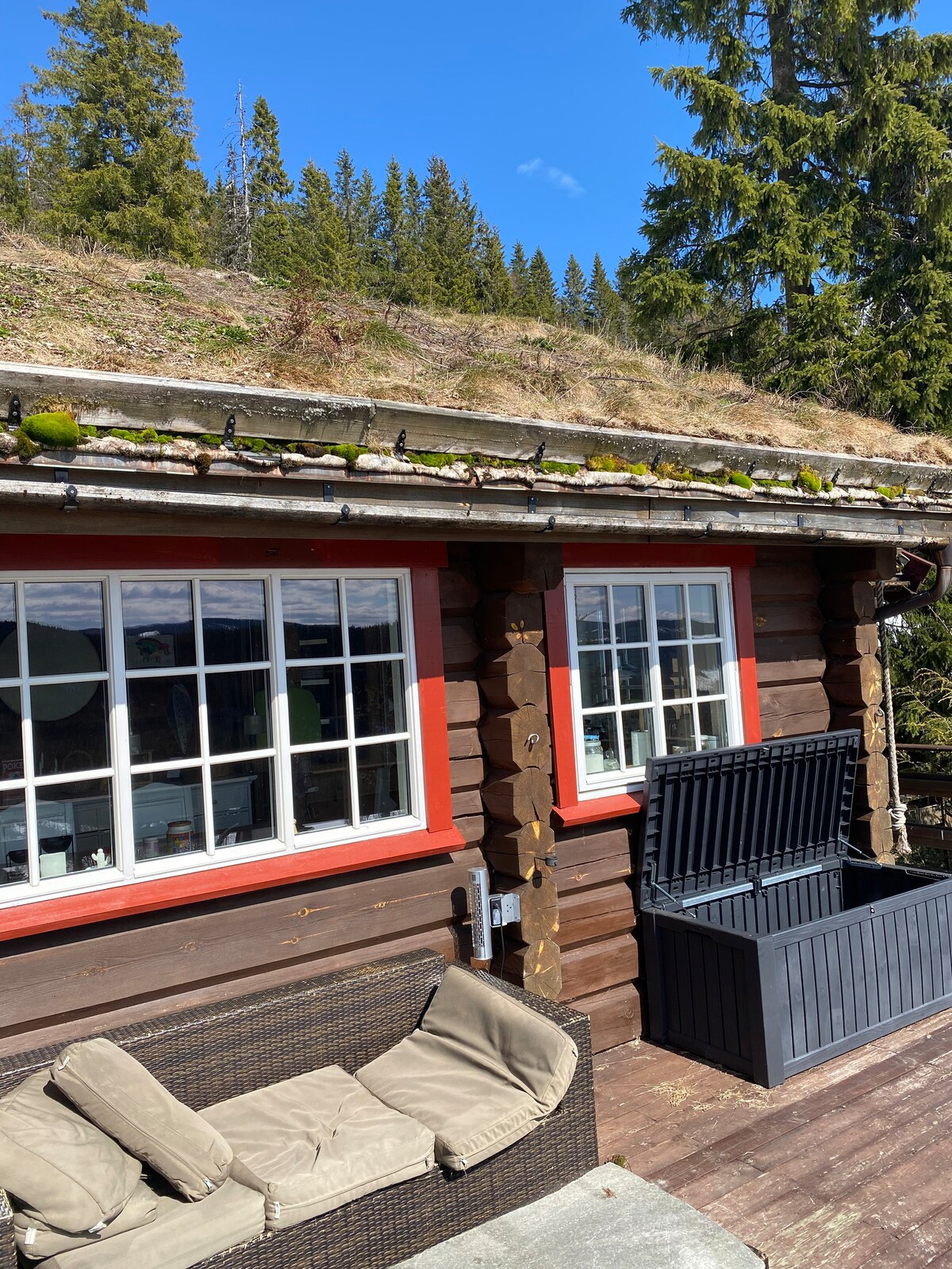 Modern Timberlodge. Moderne tømmerhytte m sauna