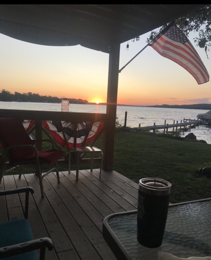 Cottage on the lake!