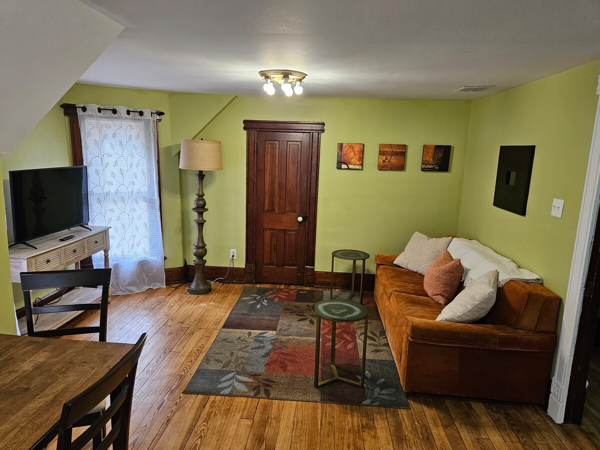 Unique Vintage Modern Apartment
