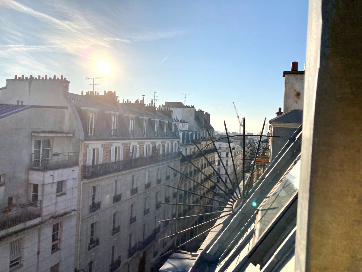 Sunny, calm with view and balcony (and AC)