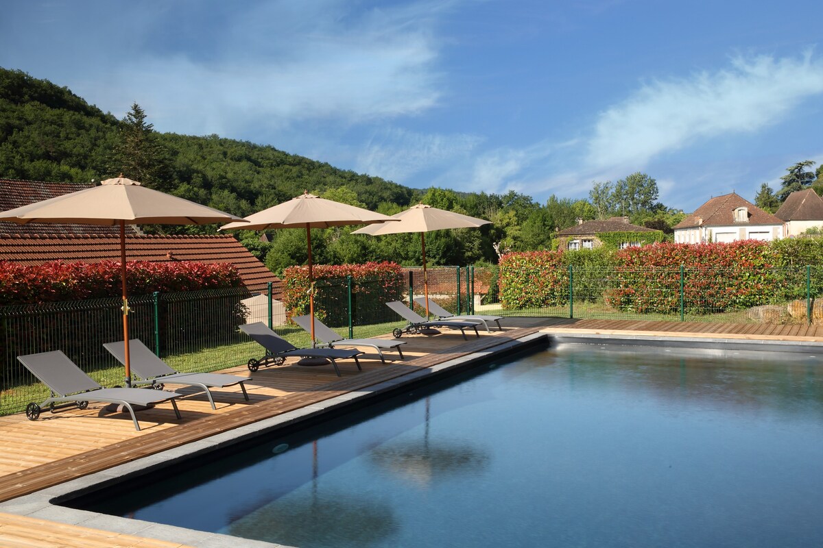 Panoramic gite with swimming pool