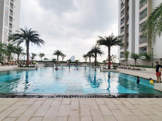 西贡河滨现代2卧室、游泳池、Netflix