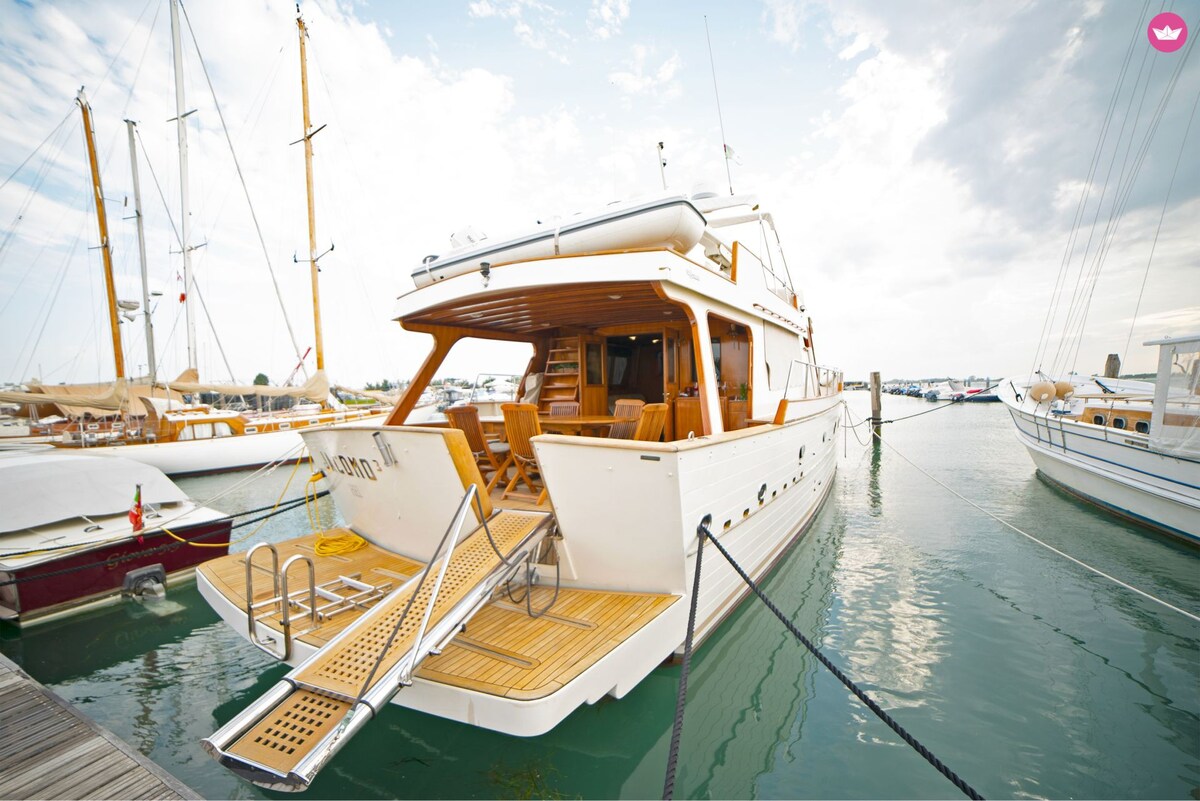 Venetian's luxury yacht (28mt)